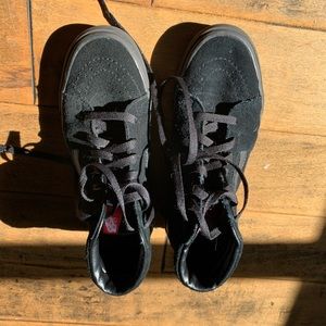 Women’s 7 / Men’s 5.5 Black Suede Sk8 Hi Shoes